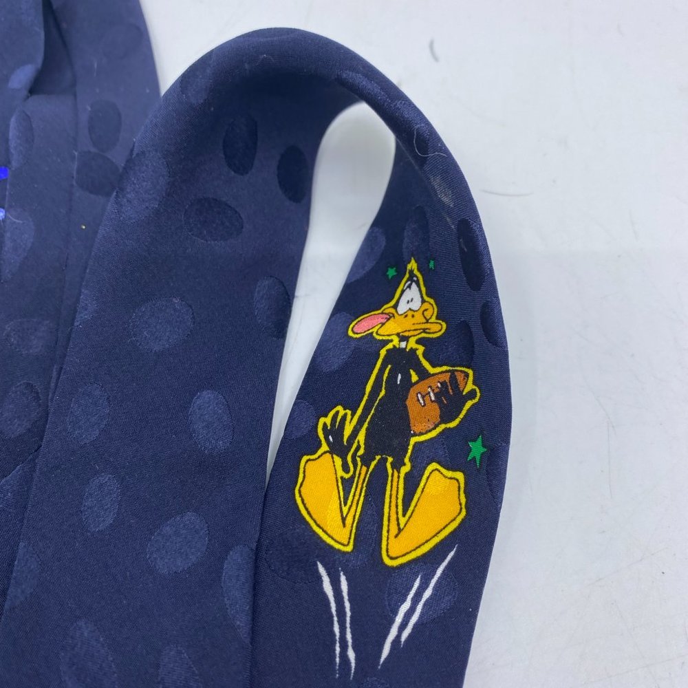 Looney Tunes Mania Soccer Tie - Picture 3 of 5